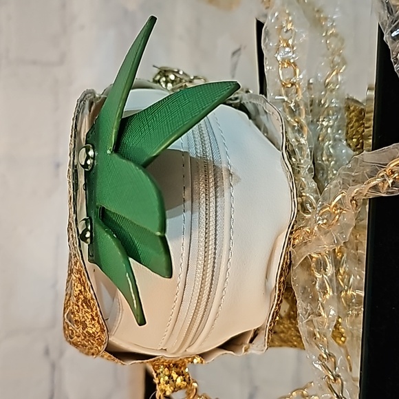 Olivia Miller Whimsical pineapple crossbody NWT - Picture 3 of 6